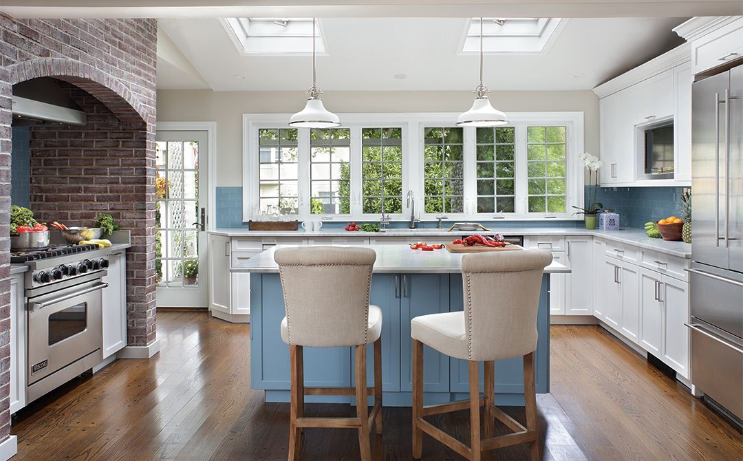 C12352 Plain Fancy Pelham Kitchen Full Win 18 Orig 2 C1 R 2217 1080 670 80